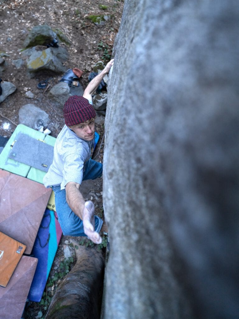 Tobias Schilde, neu im team von Sportpsycholgie München, beim Bouldern.